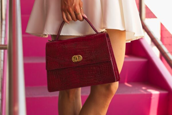Photo white handbag